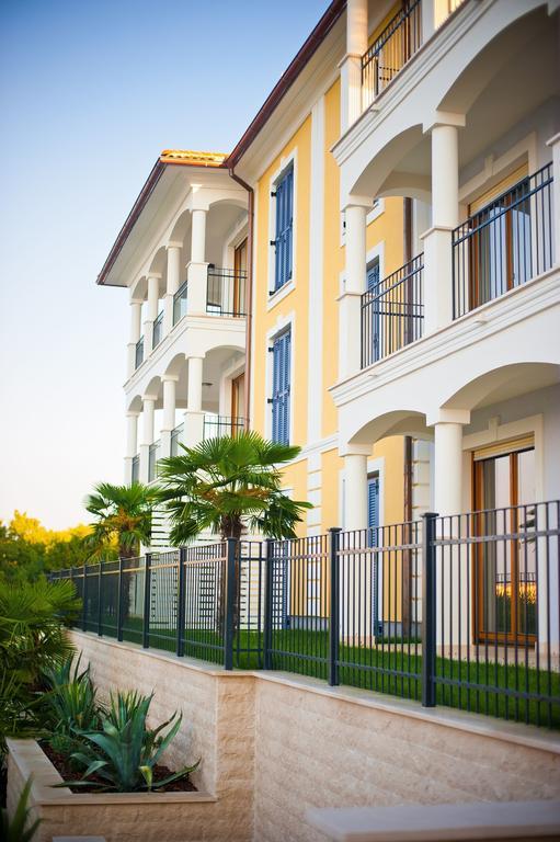 Apartments Poville Residence โปวิเล ภายนอก รูปภาพ