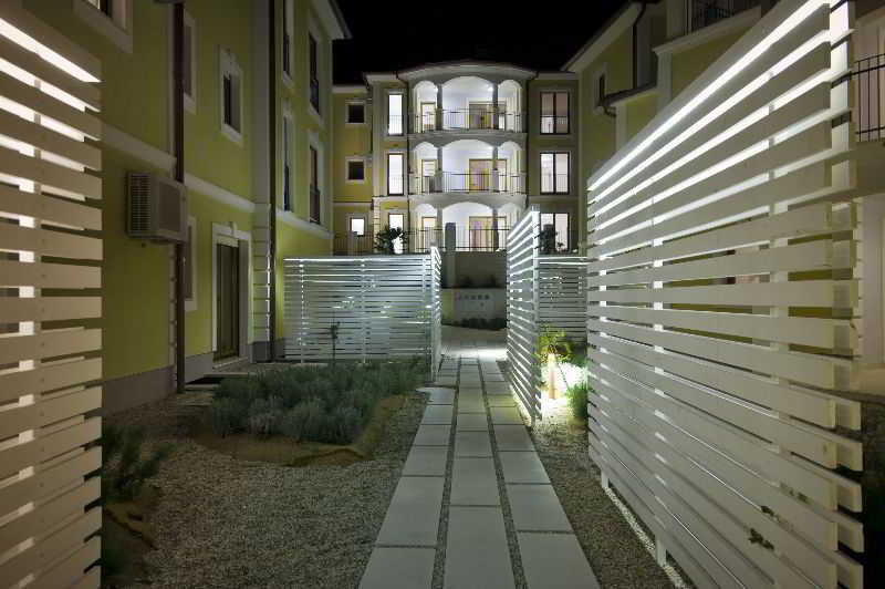 Apartments Poville Residence โปวิเล ภายนอก รูปภาพ