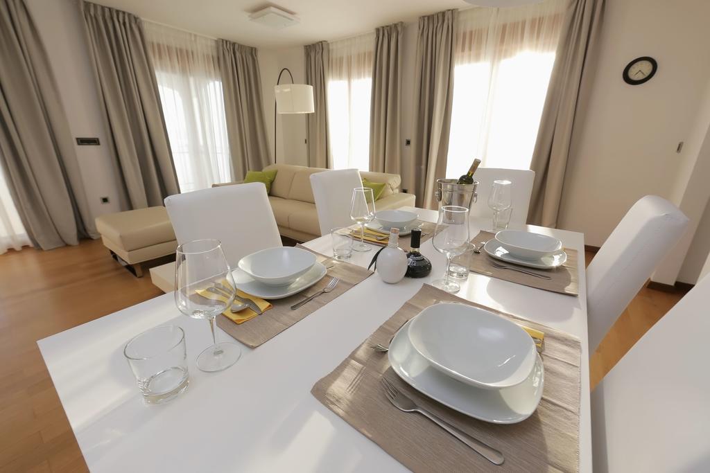 Apartments Poville Residence โปวิเล ภายนอก รูปภาพ