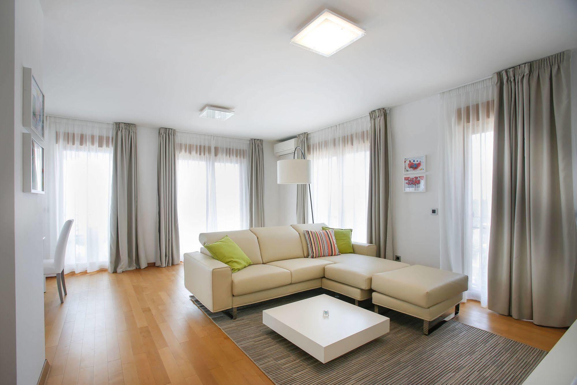 Apartments Poville Residence โปวิเล ภายนอก รูปภาพ